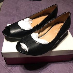 Naturalizer women’s contrast wedge pump